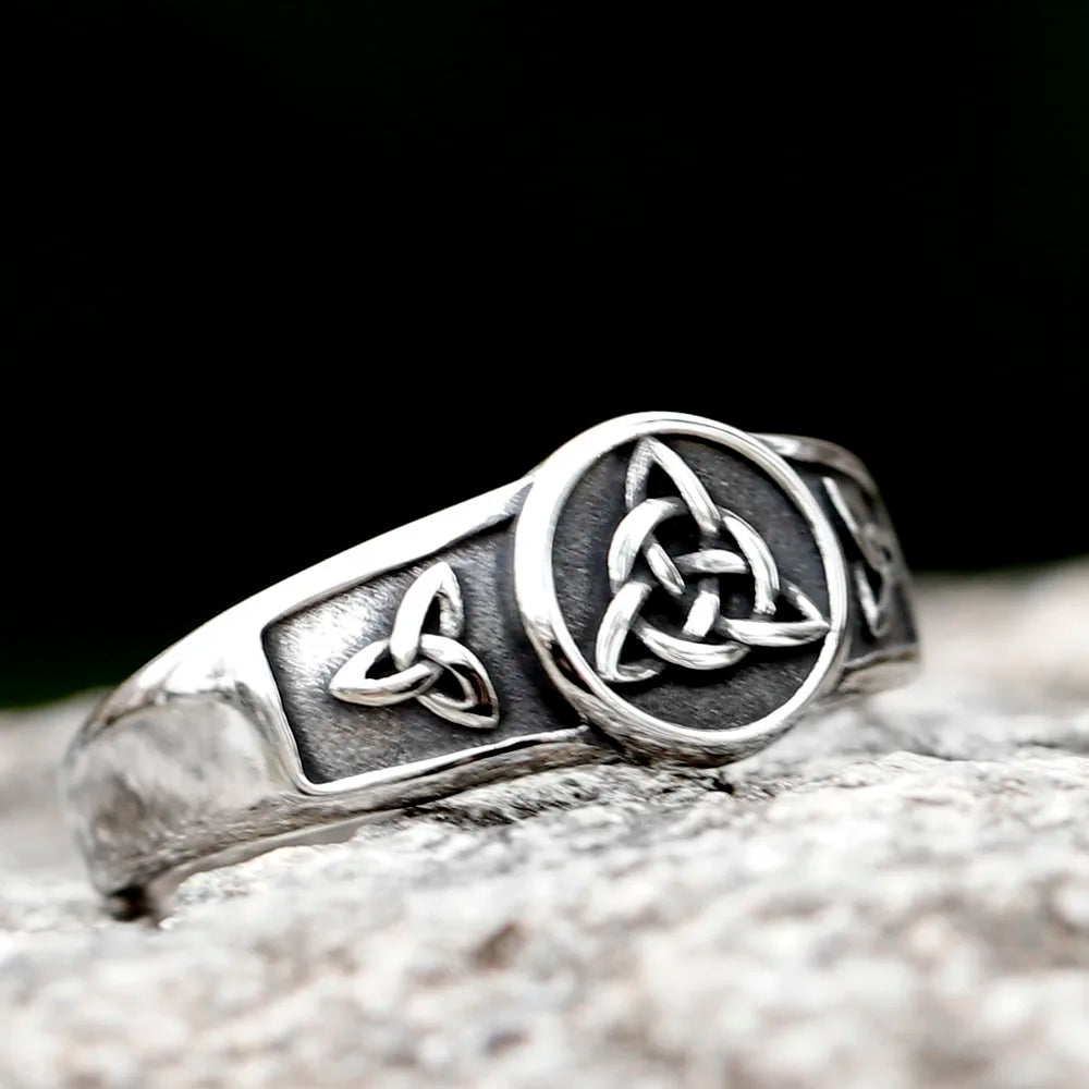 Triquetra Ring